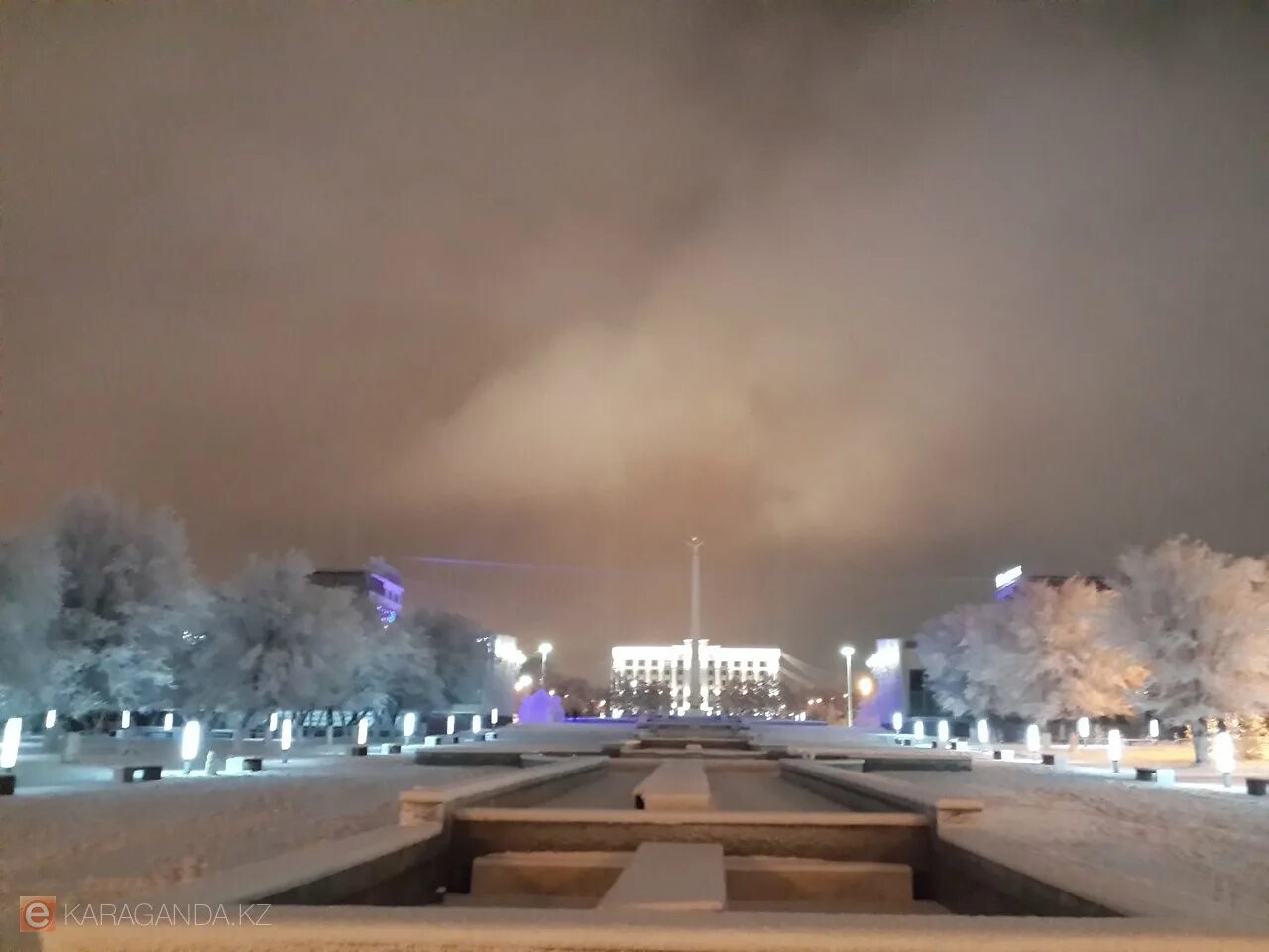 Снег в караганде. Камаз замело снегом. Военная спецтехника для уборки снега. Снег в караганде. Снег в апреле.