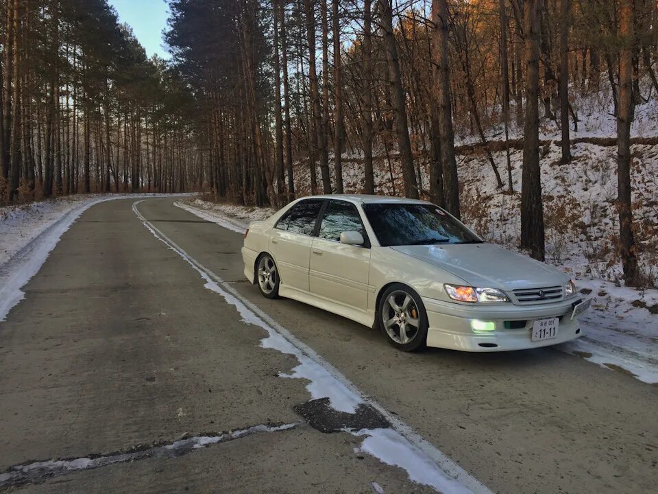 Toyota Corona Premio JDM. Корона Премио белая. Тойота корона Премио авария. Toyota Corona Premio Grey stance.