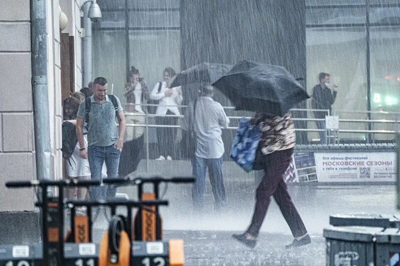 Затопление машины. Сильный ливень. Сильный дождь. Улицы после дождя. Штормовое предупреждение приморье.