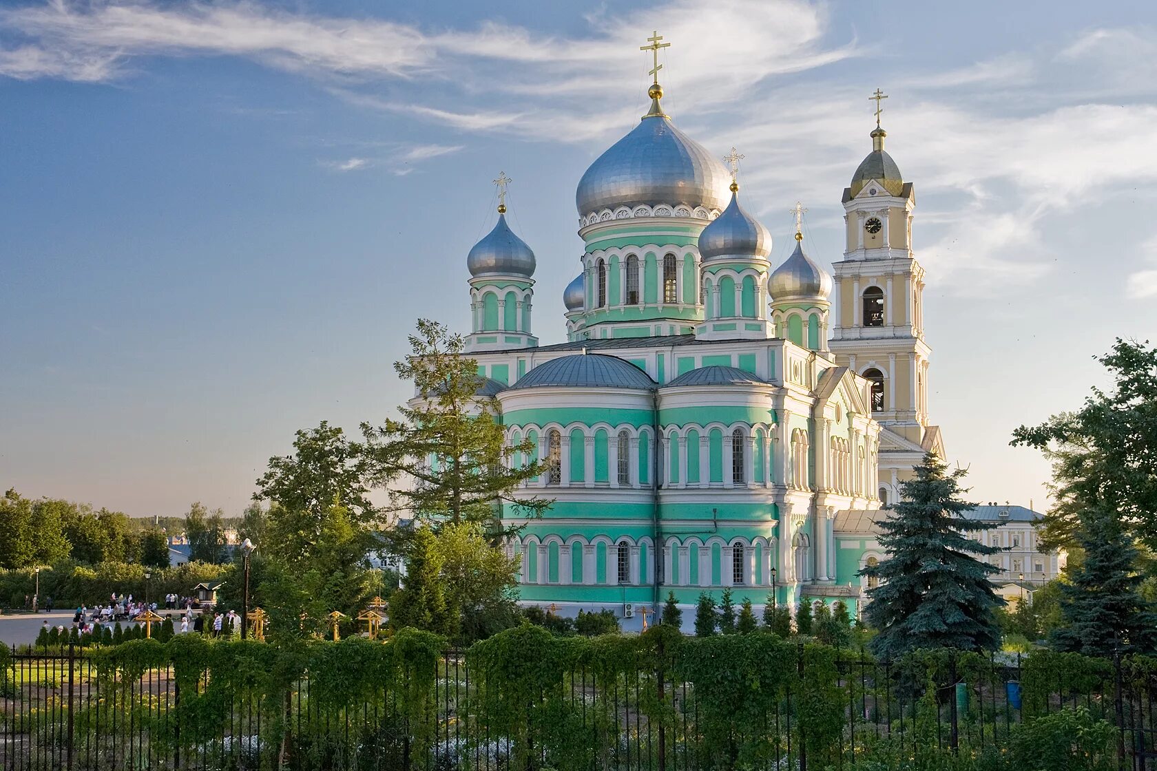 Свято троицкий дивеево. Свято-Троицкий Серафимо-Дивеевский монастырь. Свято-Троицкий Серафимо-Дивеевский монастырь храмы. Храм Нижний Новгород. Дивеево.