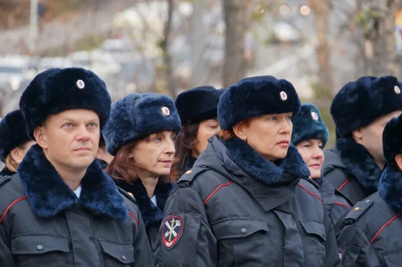 Шапка полиции. Зимняя форма полиции. зимняя шапка полиции. шапка зимняя женская полиция. полицейская ушанка.
