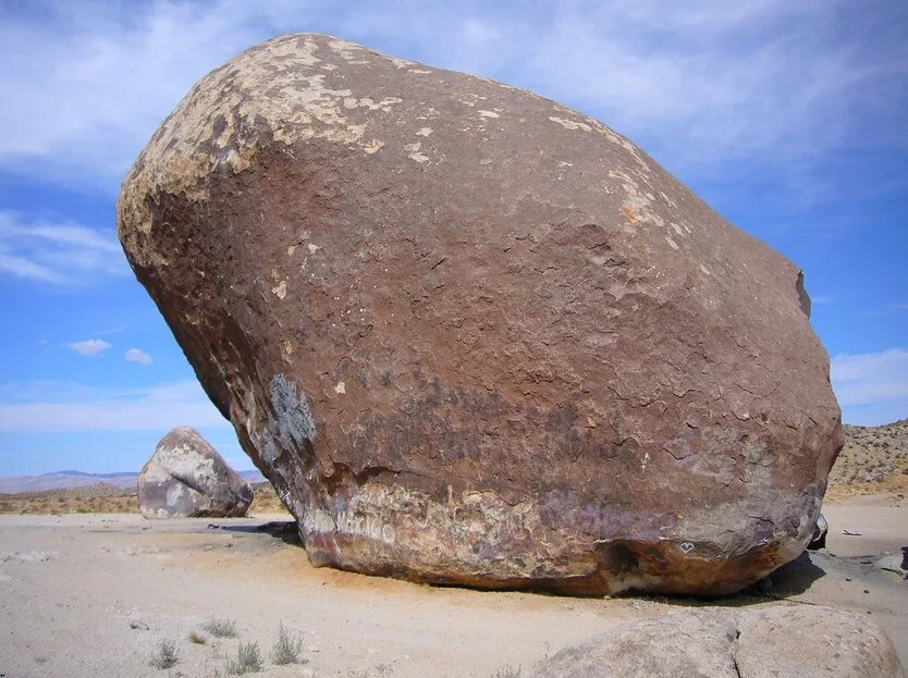 Large Rock. Giant Rock. Giant Rock 2008. Rock pic.