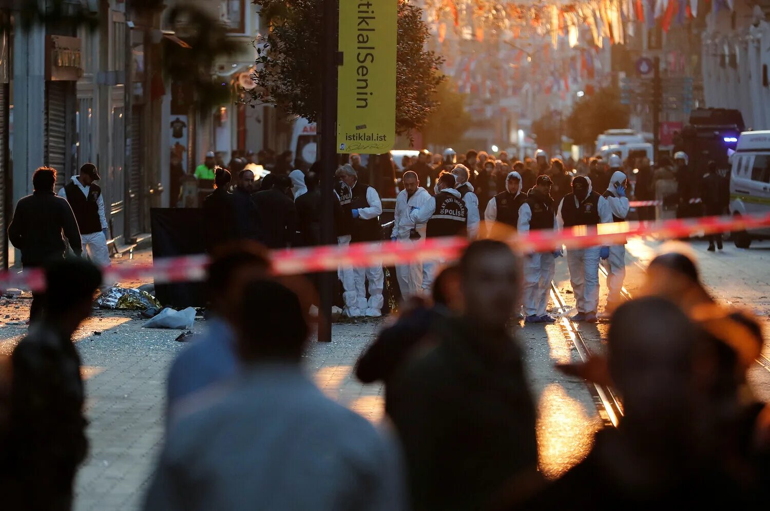 Нападение в стамбуле. Взрыв в центре Стамбула 2022. Взрыв на пешеходной улице Истикляль в центре Стамбула.