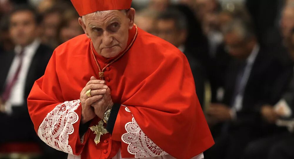 Католик говорит. Католический священник кардинал. Миропомазание в католической церкви. Папа римский франциск иллюминат. Католическая месса евхаристия монастырь.