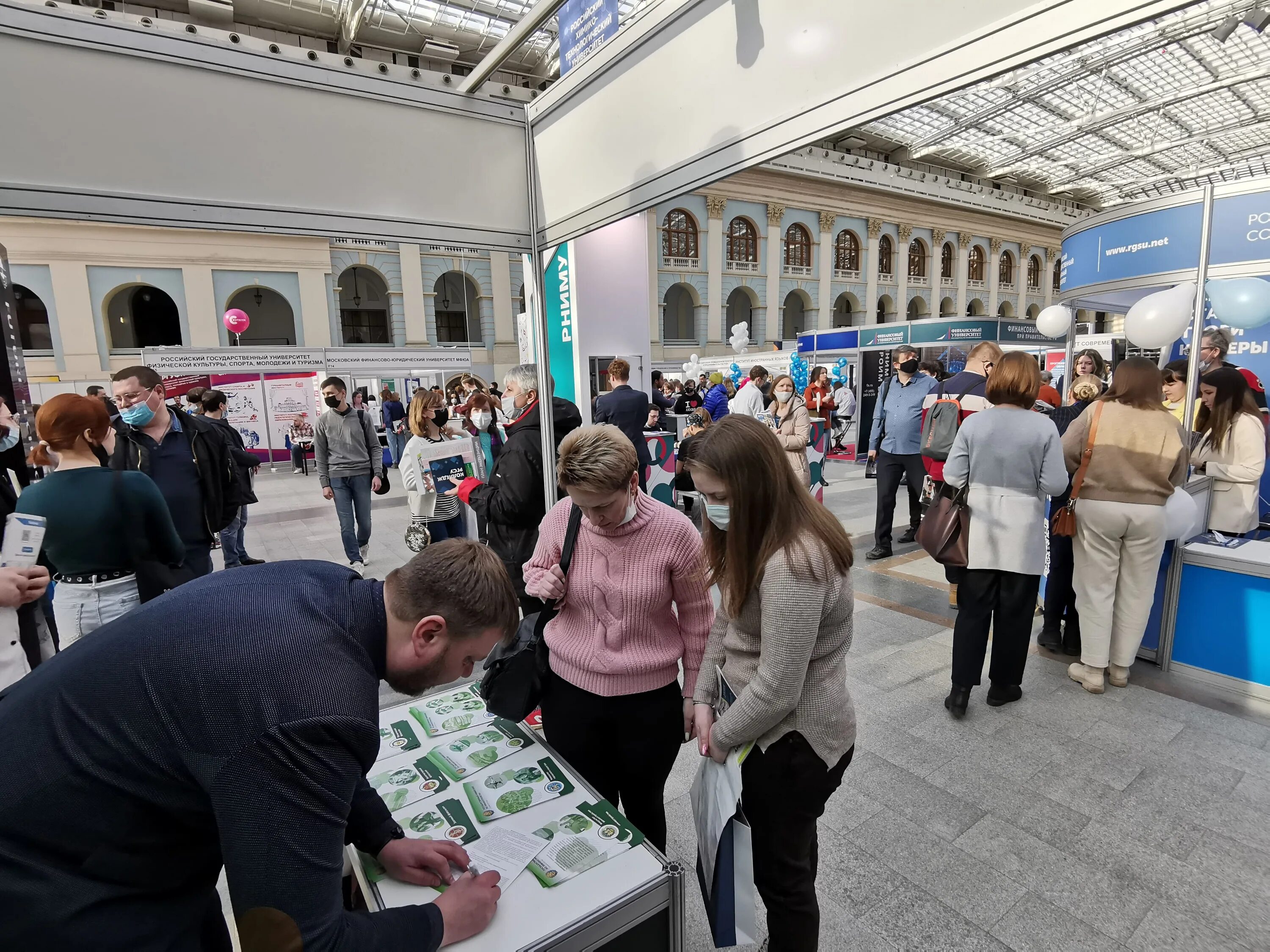 Выставка образование и карьера 2022 в Москве Гостиный двор. Московская Международная выставка "образование и карьера". Московская Международная выставка образование и карьера 2022. Гостиный двор Москва выставка образование и карьера.