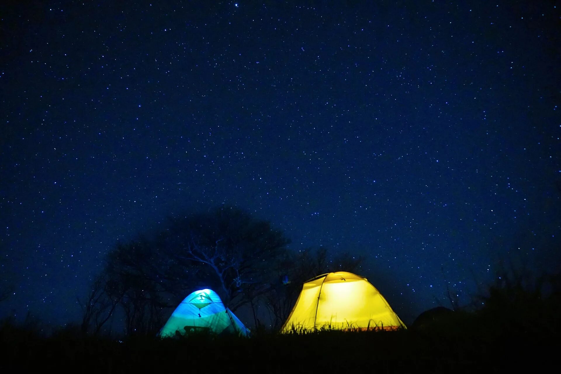 Темнота в палатке. Starry Night палатка. Палатка ночью. Кемпинг ночью. Кемпинг ночь звёзды.