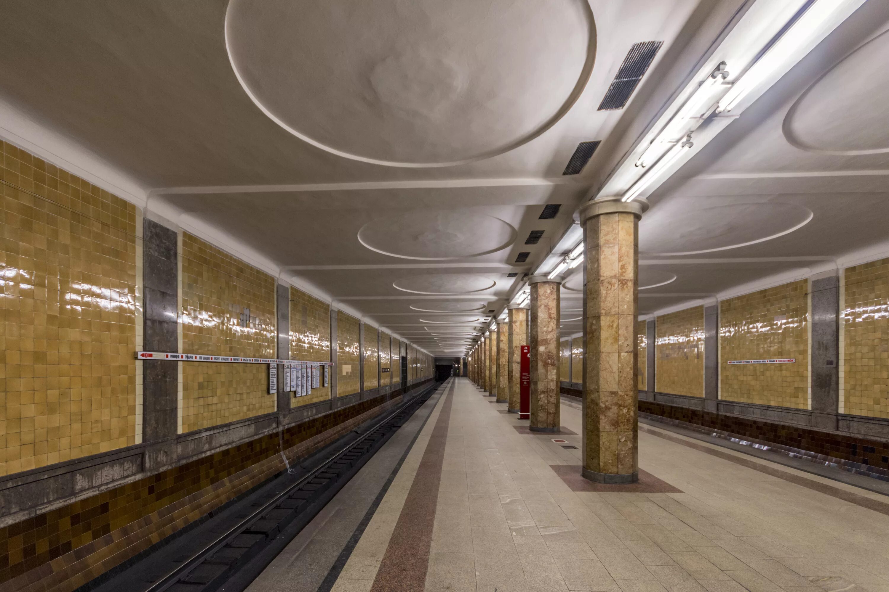 Станция метро Красносельская