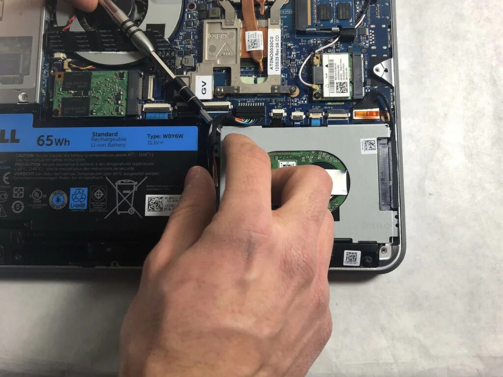 Батареи к ноутбуку dell xps 15. Ноутбук без аккумулятора. Несъемные батарейка для ноутбука asus. Dell замена аккумулятора. Dell замена аккумулятора.