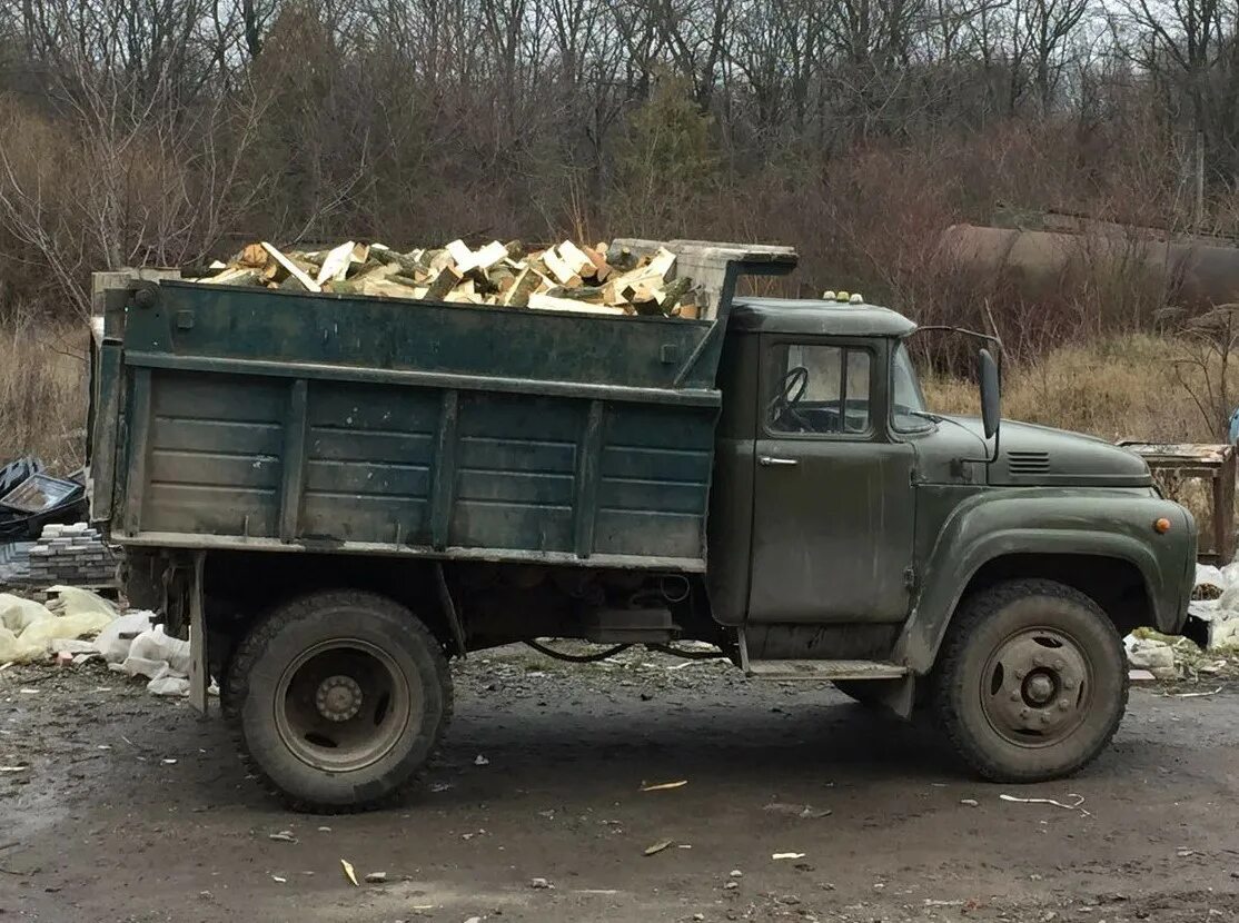 Зил с колотыми дровами. Самосвал дров. Зил 130 с дровами. Камаз бортовой с дровами. Камаз дров 10 кубов.