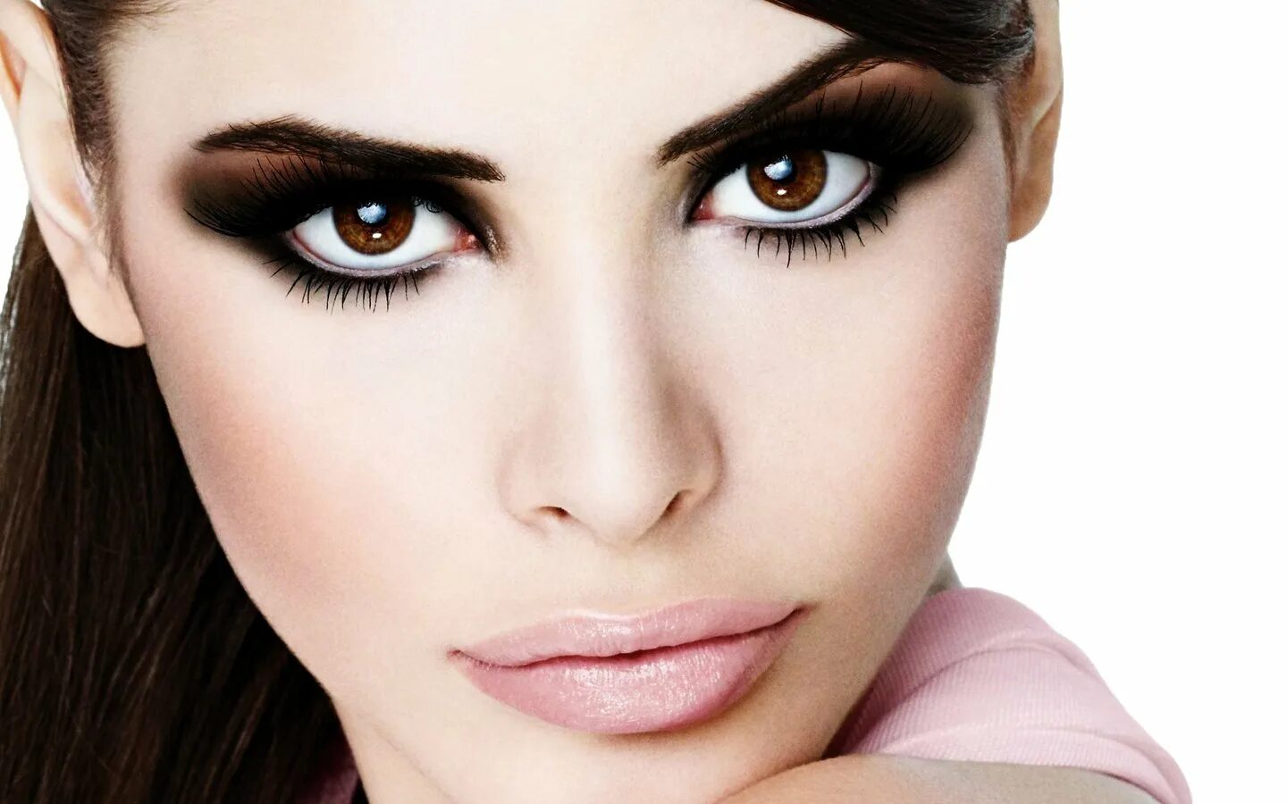 Красивые накрашенные глаза. Красивый макияж. Красиво накрашенные ресницы. Тушь для ресниц. Красивый макияж лица.