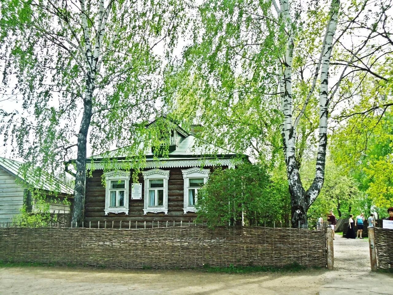 Дом бабушки и дедушки есенина. Дед есенина никита осипович есенин. Константиново дом есенина вишни. Сергей александрович есенин дом. Где и когда родился есенин.