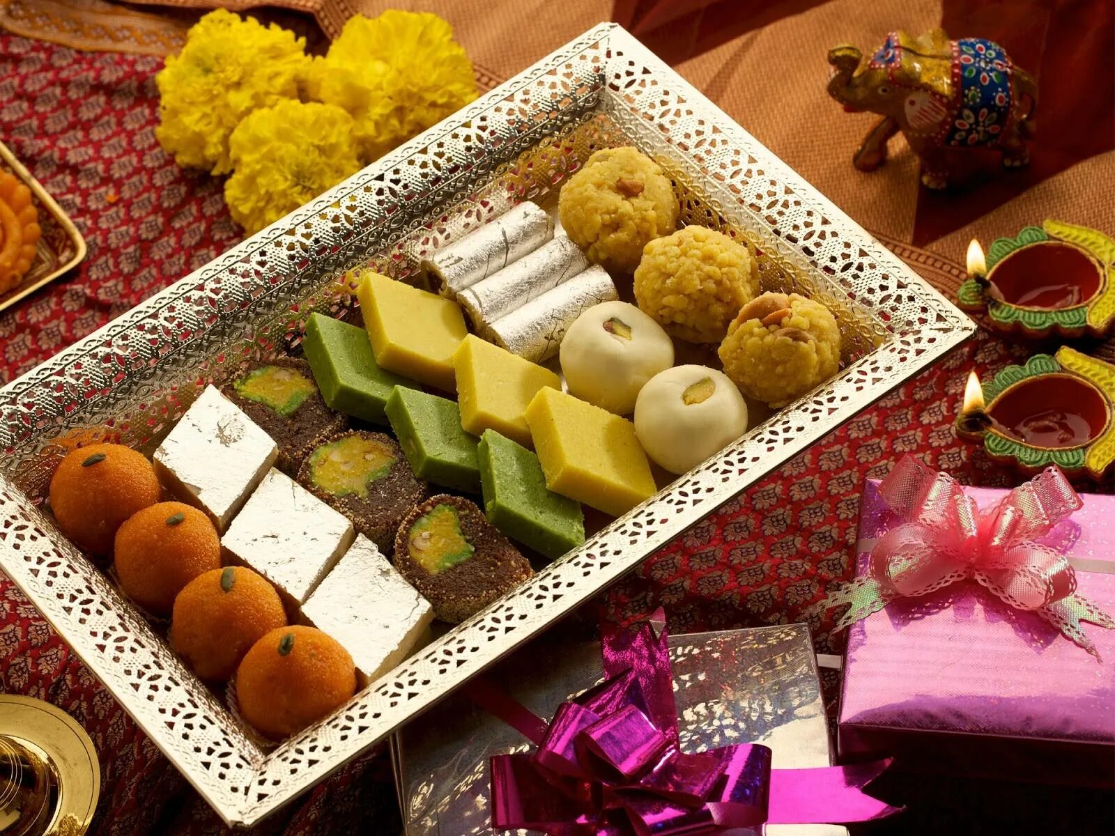 Mithai индийские сладости. Расмалай индийская сладость. Ведические сладости. Вегетарианские сладости.