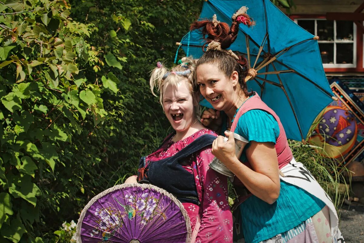 Подружки веселушки. Костюм веснушки хохотушки. Подружки хохотушки картинки. Подружки хохотушки. Подружки хохотушки.