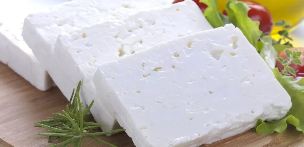 Сон белый сыр. Бри рикотта. Солёный сыр белого цвета. Beyaz peynir сыр. Ломтик сыра.