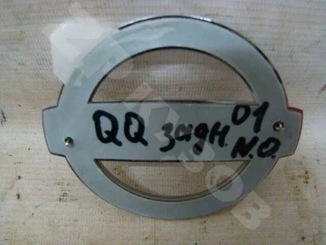Qashqai j10 шильдик. Эмблема кашкай j10. Эмблема кашкай j10. Nissan qashqai j10 emblem. Значок на капоте кашкай j10.
