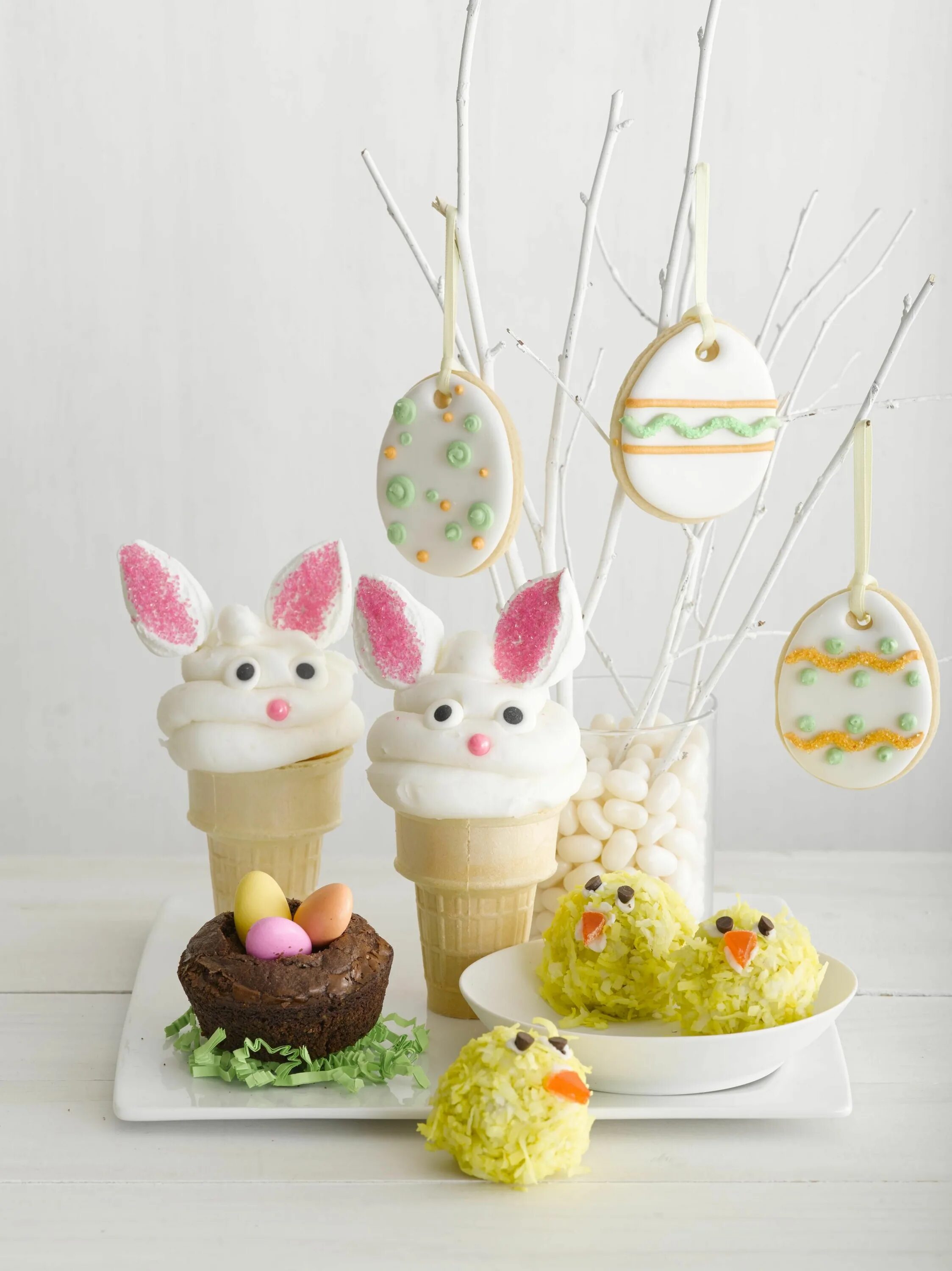 Цыплята из зефира. Украшение пасхи из маршмеллоу. изделия из зефира к пасхе. пасхальный декор из меренги. безе на пасху.