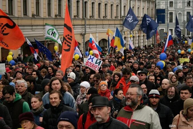 Москва март 2014. Концерт на красной площади март 2014 год. Москва март 2014. Антивоенный марш 2014 москва. Москва 30 декабря 2009.