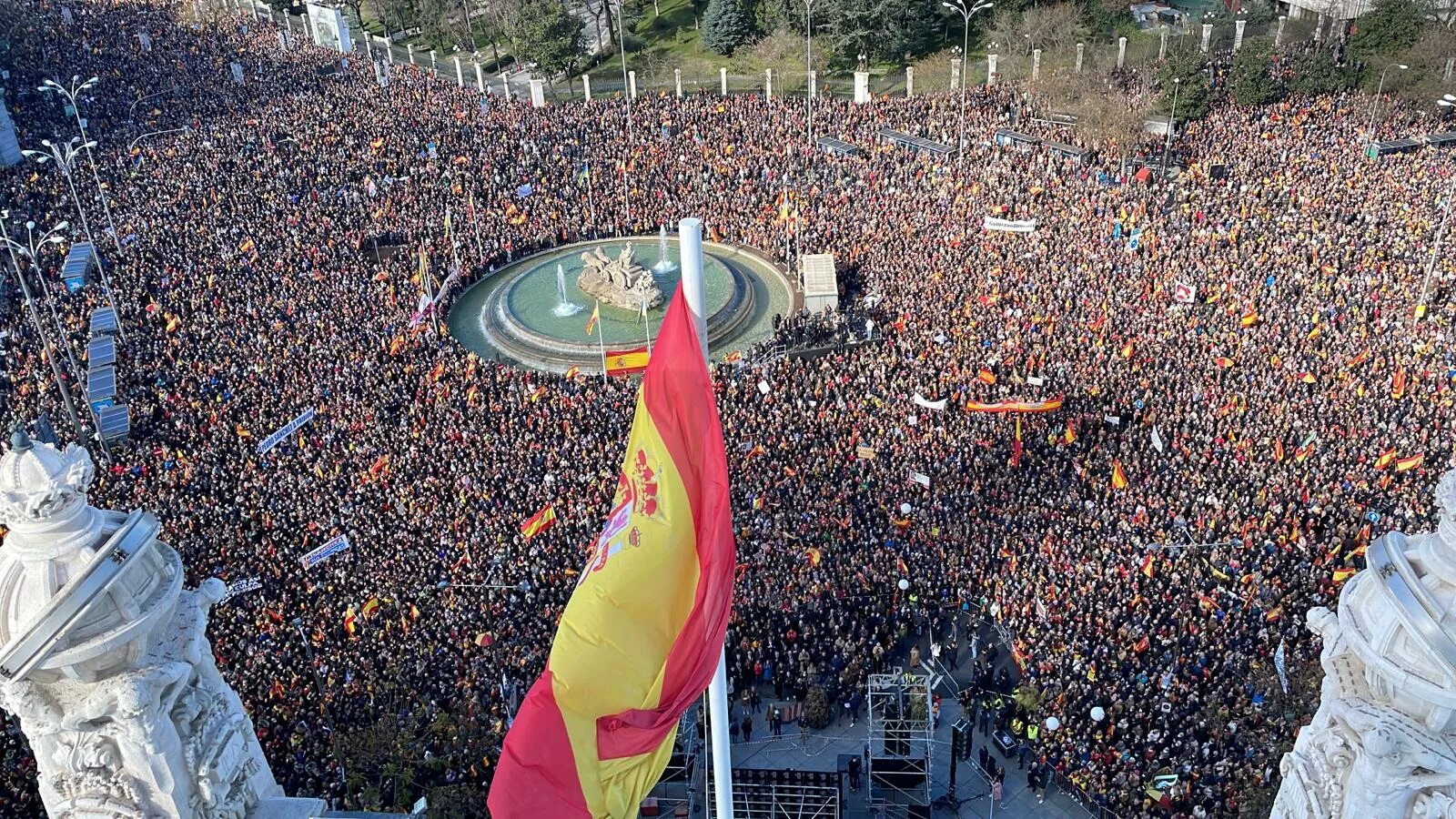 120 тыс человек. Митинги в Испании. Протесты в Испании. Протесты в Тель Авиве. 1000 Человек в одном месте.