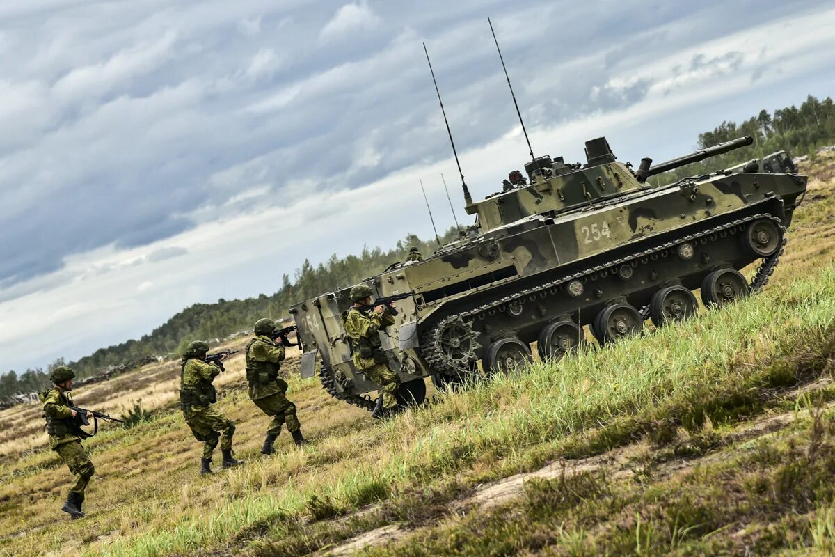 БМД 4 Нона. Учения Запад 2021 в Белоруссии российские танки. Военные учения. Российские военные учения. Вс рф 2020 г