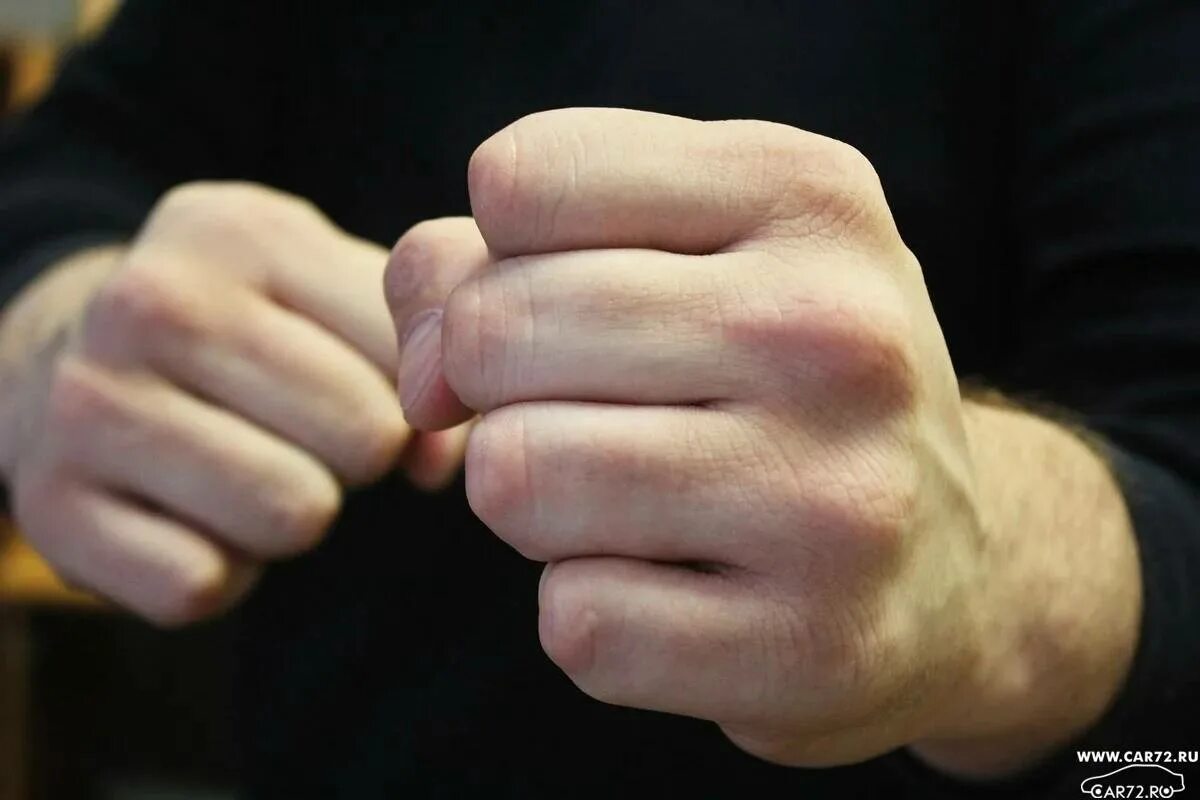 Мужской кулак. Мужской кулак. Женский кулак. Кулак. Ударил.