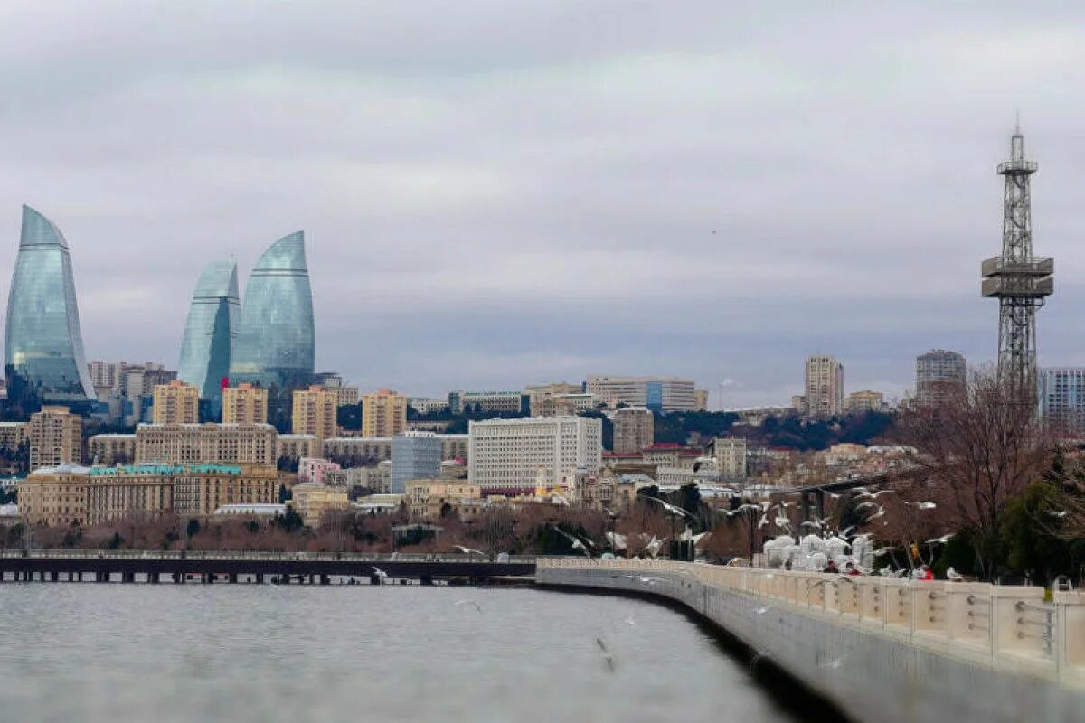 Баку погода сейчас. Зима в Баку. Азербайджан Баку зимой. Баку в январе. Город Баку зимой.