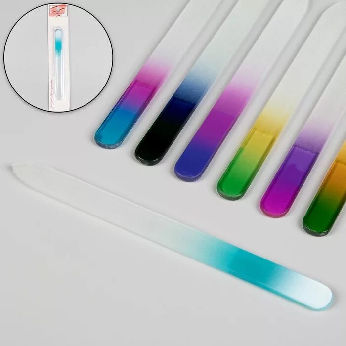 Маникюр радуга. Маникюр с радужными разводами. Улыбка радуги ногти. Яркий маникюр. Гель лаки в белых флаконах фирма.