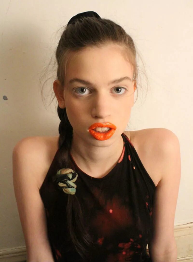 девушка некрасивая а хорошенькая