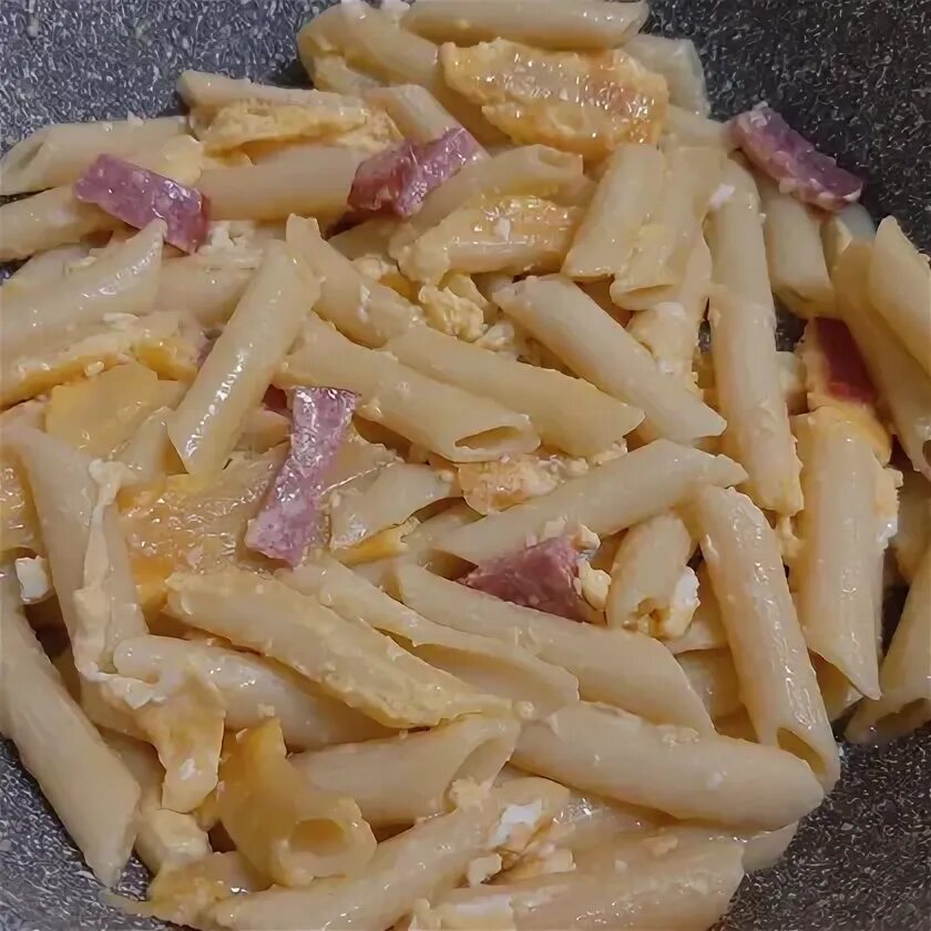 Макароны с колбасой и яйцом на сковороде. Макароны с колбасой и яйцом на сковороде