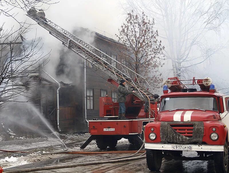 школа 3 котельнич. типичный котельнич котельничский район. типичный котельнич. пожар в здании. типичный котельнич новости.