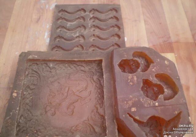 Выравнивающая стяжка для пола. Шликерное литьё керамики технология. Форма утес для декоративного камня. Пресс формы для резиновой брусчатки 200х100х60. Выравнивающая стяжка на кровле.