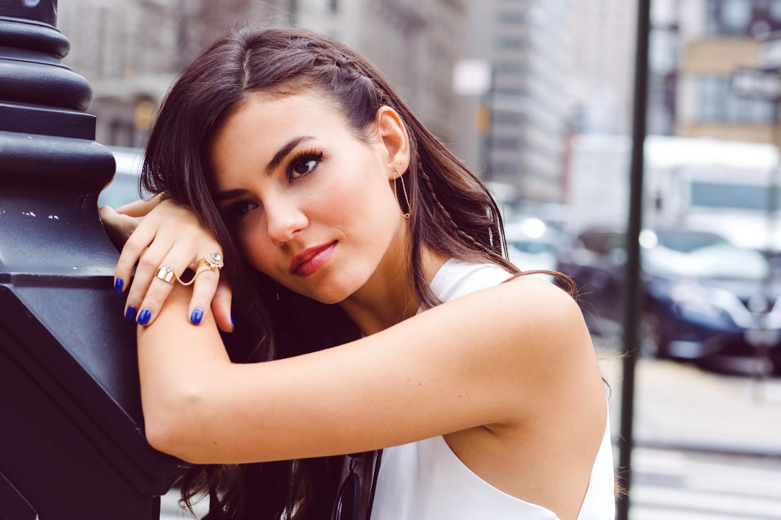 Красивая девочка брюнетка. Victoria Justice.