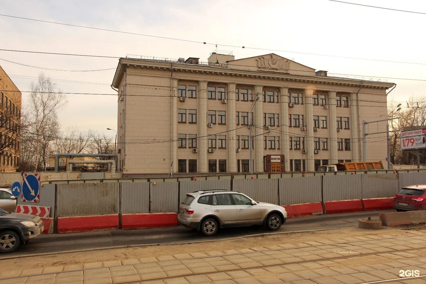 Здания институтов. Ленинский проспект 32 а здание ран. Здание ран на ленинском проспекте. Академия наук на ленинском проспекте. Ленинский проспект здание академии наук.