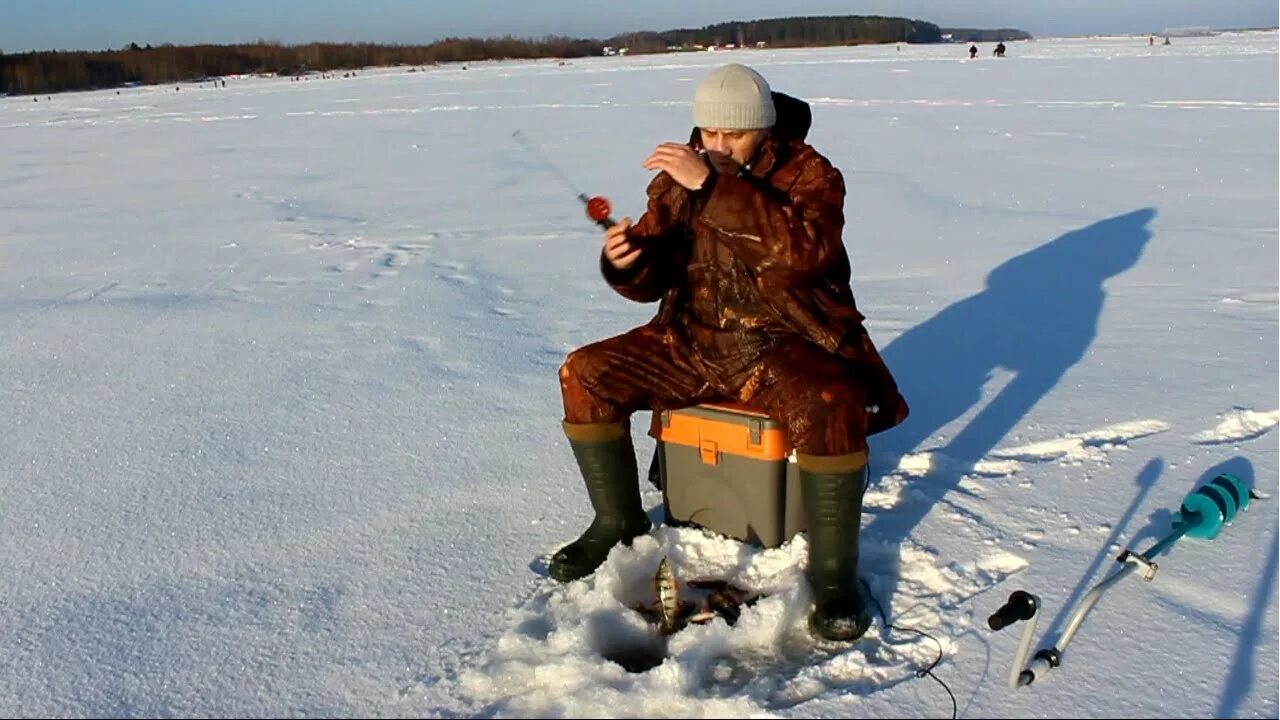 Зимняя рыбалка. Экстремальная зимняя рыбалка. Клевая рыбалка. Рыбак зимой. Видео по зимней рыбалке.