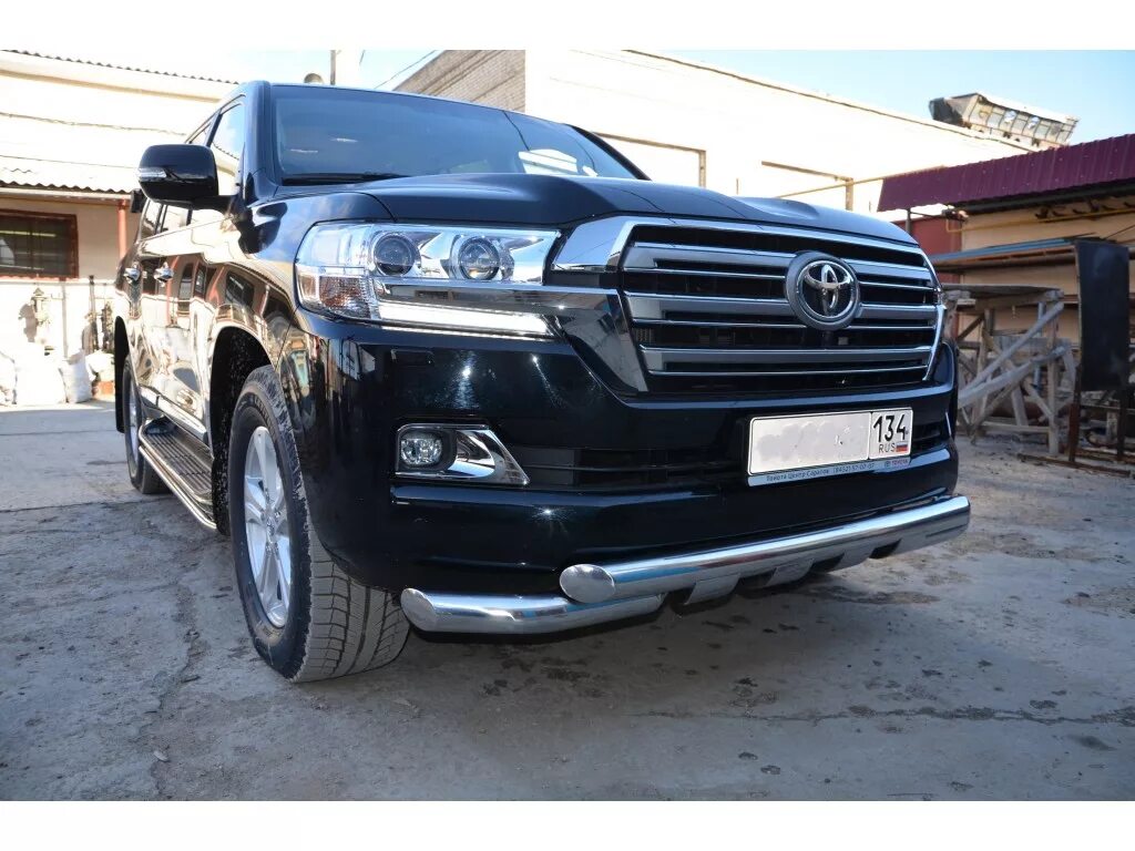 Защита переднего бампера Toyota Land Cruiser. Ленд Крузер 200 с кенгурятником. Черная защита переднего бампера Toyota LC 200. Кенгурятник Тойота ленд Крузер 200.