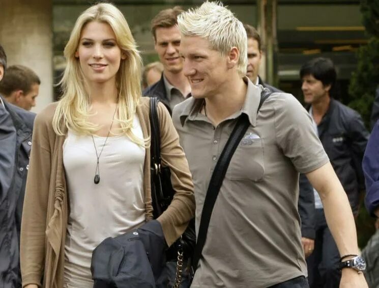 Footballers wives. Footballers wife. Валери алтамар. Девушки футболистов. Эрьона джемаили.