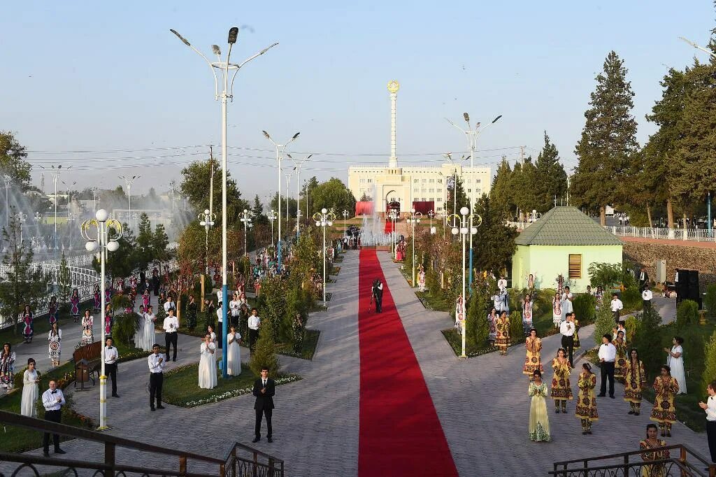Точикистон хатлон. Таджикистан Курган-Тюбе (Бохтар). Шахри Бохтар парк. Парк Курган Тюбе. Город Бохтар Таджикистан 2020.