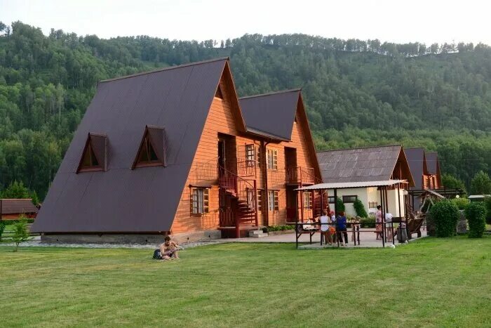 Горный алтай дом. Аскат буддистский центр горный алтай. Усадьба кит горный алтай. Чепош алтай. Щекулдук озеро алтайский.