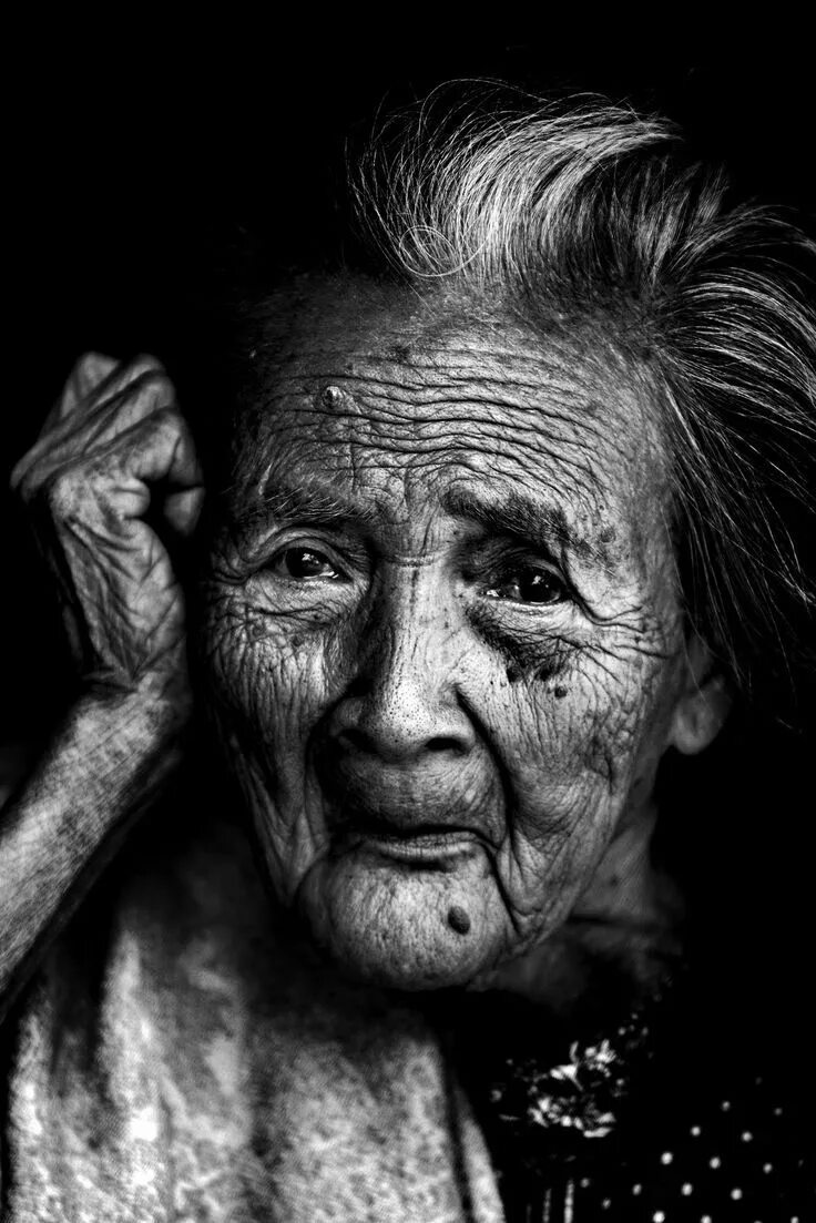 Фотопортрет старика. Лицо пожилой женщины. Старое лицо. Джавад солиманпур. Старый человек.