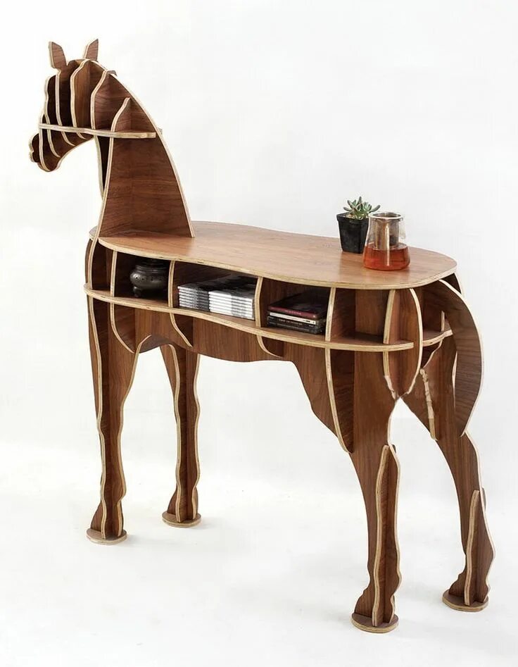 Ресторан с конями. Лошади. Деревянные полки в виде животных. Стол лошадь. Стол лошадь из фанеры.