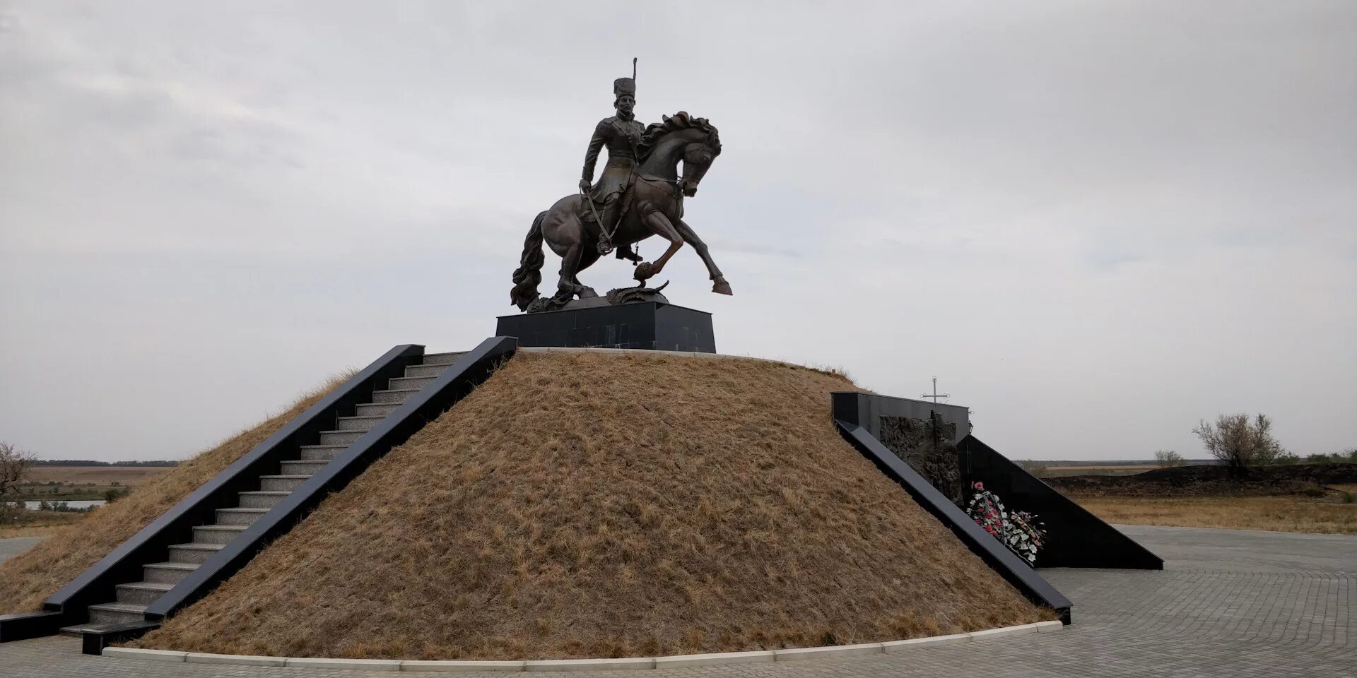 Памятник атаману Матвею Платову Ставропольский край. Атаман Платов памятник Ставропольский край. Памятник Платову в Ставропольском крае. Памятник атаману Платову в Красногвардейском районе. Погода алтайский край платова