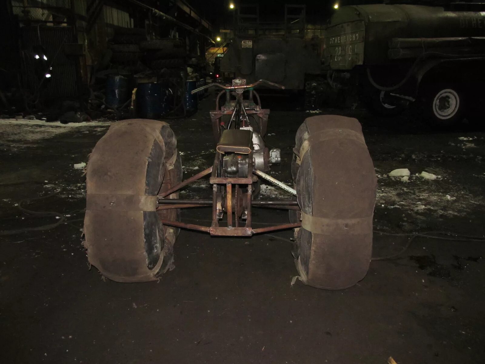 Как сделать каракат своими руками. Болотоход из мотороллера муравей. Трехколесный каракат с двигателем лифан. Как сделать каракат своими руками. Каракат иж задняя ось.