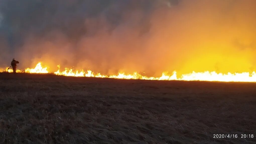 Пожар ясные зори. В вертексе случился пожар в ореховке. Ясно поле пожар. Город кулебаки нижегородской области сгорел дом 12 июня. Пожар ясные зори.