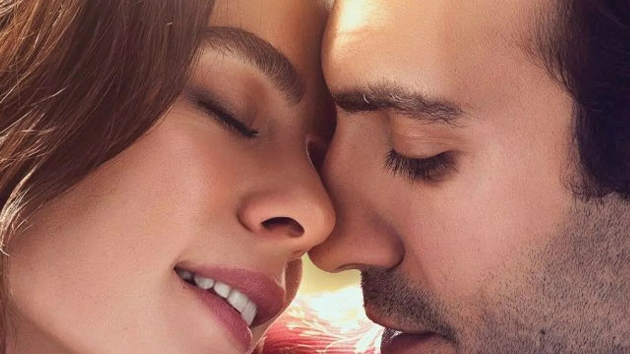 Комедии про любовь 2021. Фотография по теме вкус. Горький сладкий кислый турецкий фильм. Вкус любви на русском языке. «запах клубники» / çilek kokusu.