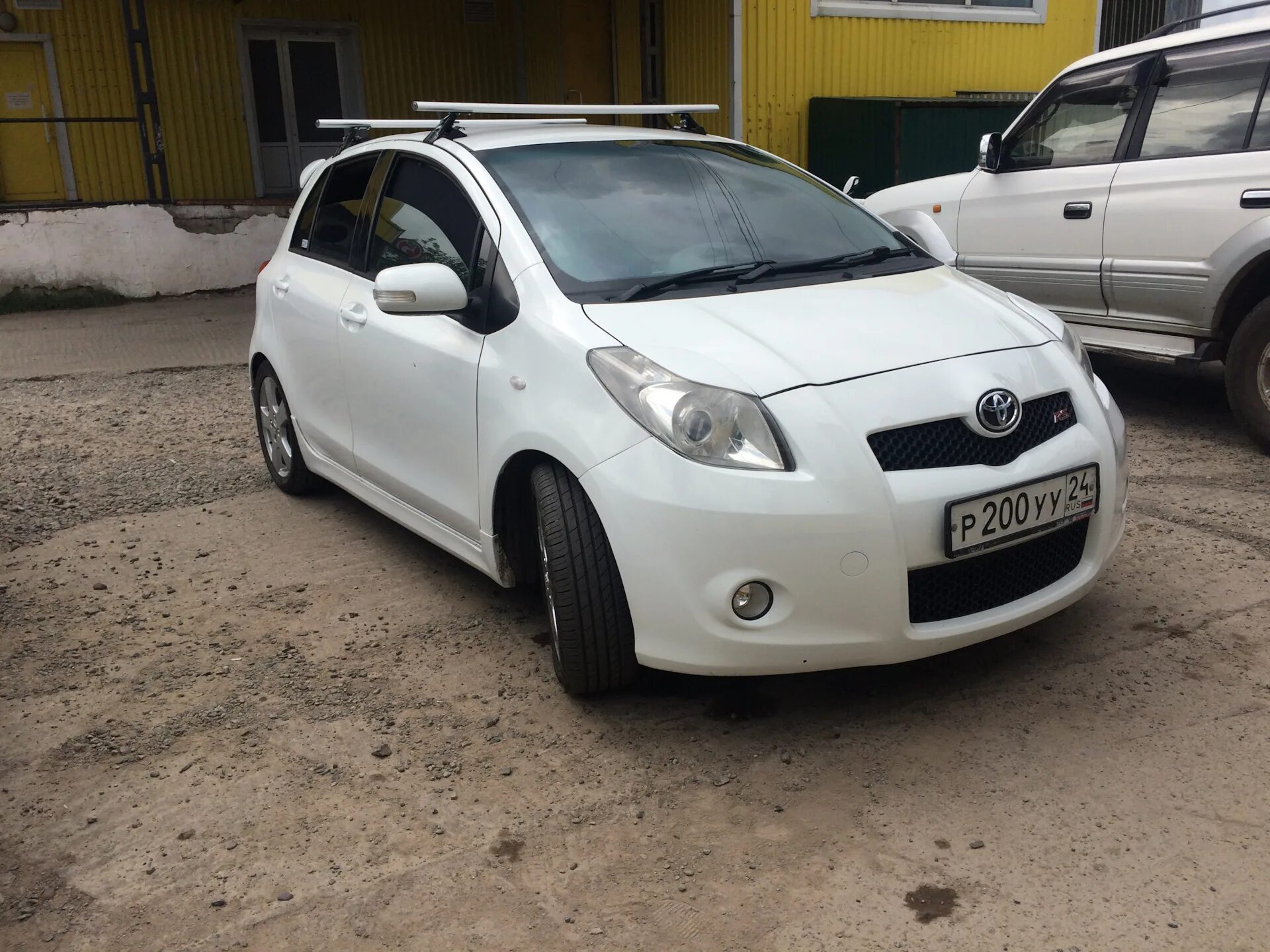 Купить витц в красноярске. Toyota Vitz RS 2005. Toyota Vitz 90. Toyota Vitz RS 2001 1.3. Тойота Витц 90 RS.