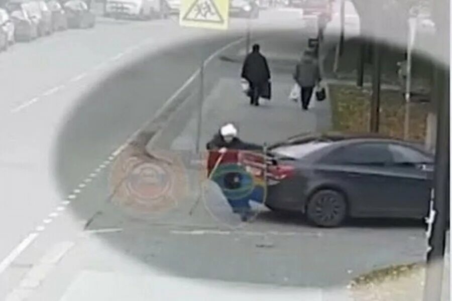 Наезд задним ходом. Дтп задним ходом. водитель волги наехал на.