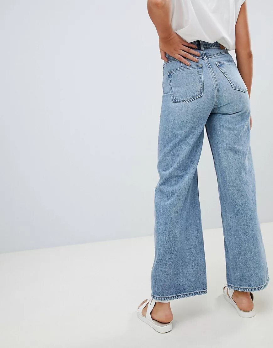 Широкие джинсы 2024 женские. Джинсы Weekday Ace. Широкие джинсы. Широкие джинсы трубы женские. Прямые широкие джинсы женские.