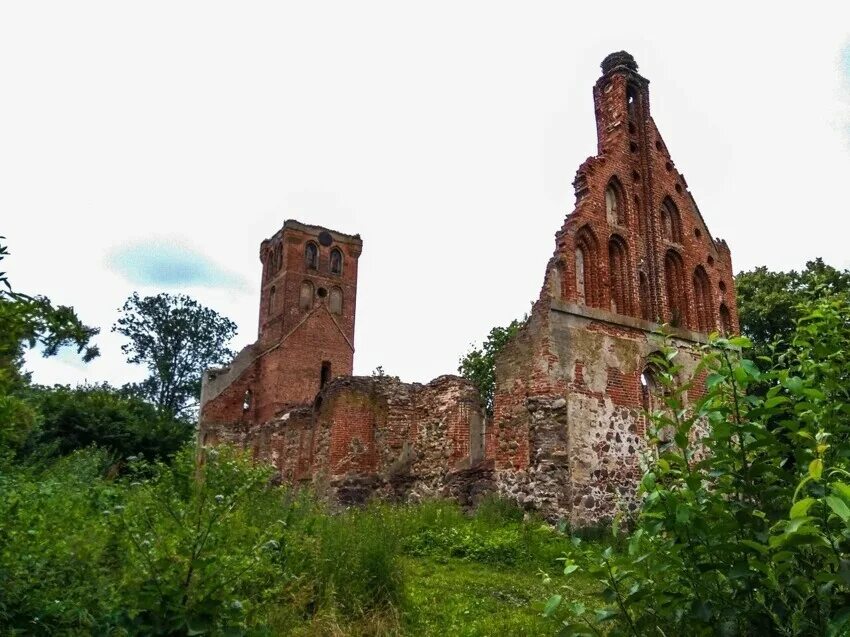 Кирха Повунден Храброво. Кирха в Храброво Калининградская область. Кирха Святой Барбары Храброво. Кирха Святой Барбары Калининградская область.