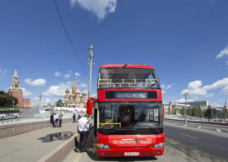 Красный автобус Москва City Sightseeing. Автобусные компании Москвы. Сити Москоу автобус. Двухэтажный автобус в Москве экскурсия.