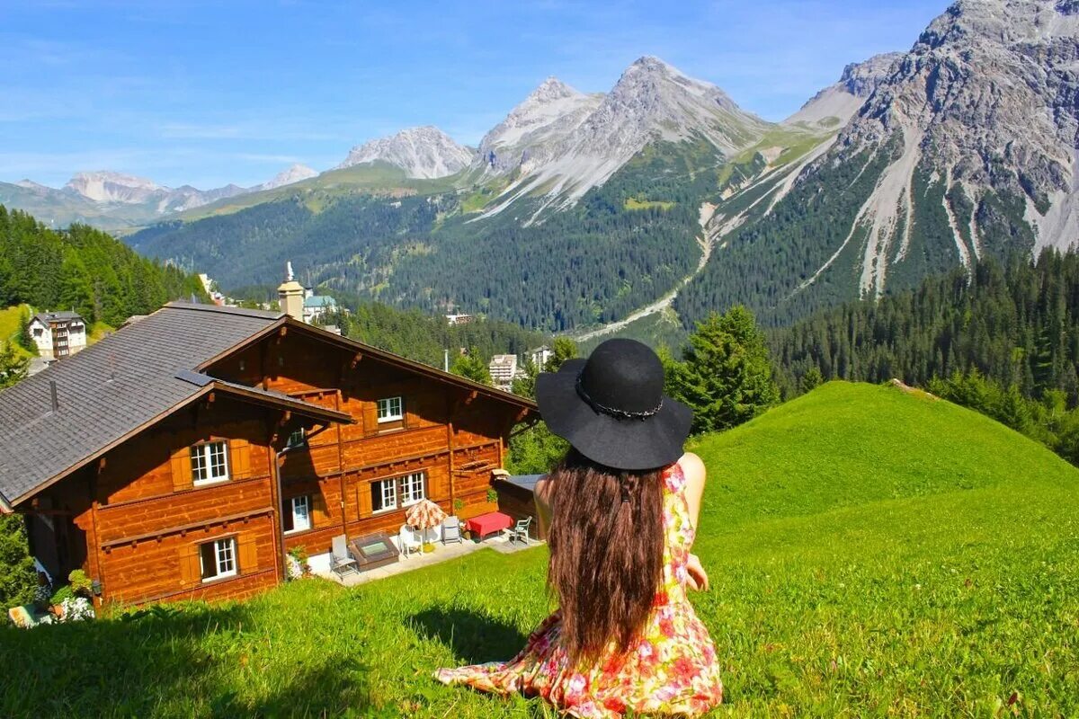 Дом путешествий отзывы. Ароза Швейцария. Ароза Швейцария фото. Домик в горах. Уютный домик в горах.