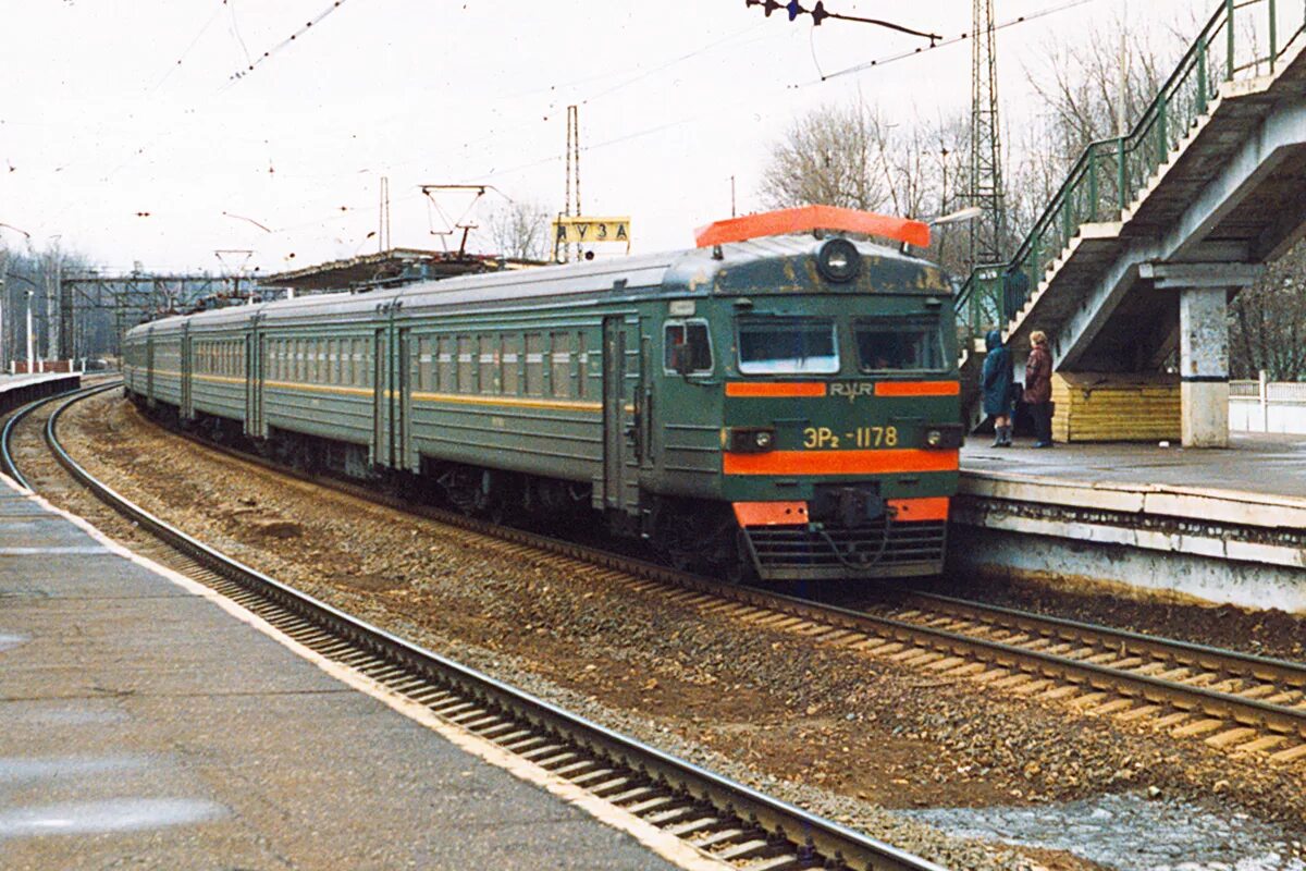 Железные дороги 90. Эр2-1178. Эр2 80. Платформа Яуза. Платформа Яуза в Москву.